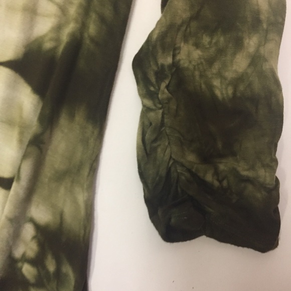 $8 SALE Thomas & Olivia Green Tie Dye Top - Picture 4 of 7